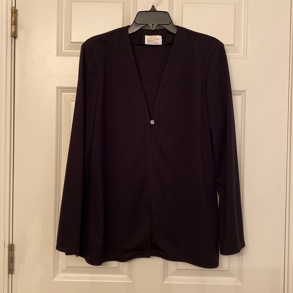 Ladies large black top with Crystal closure - Picture 5 of 5